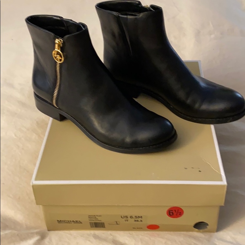Michael Kors bootie 6.5